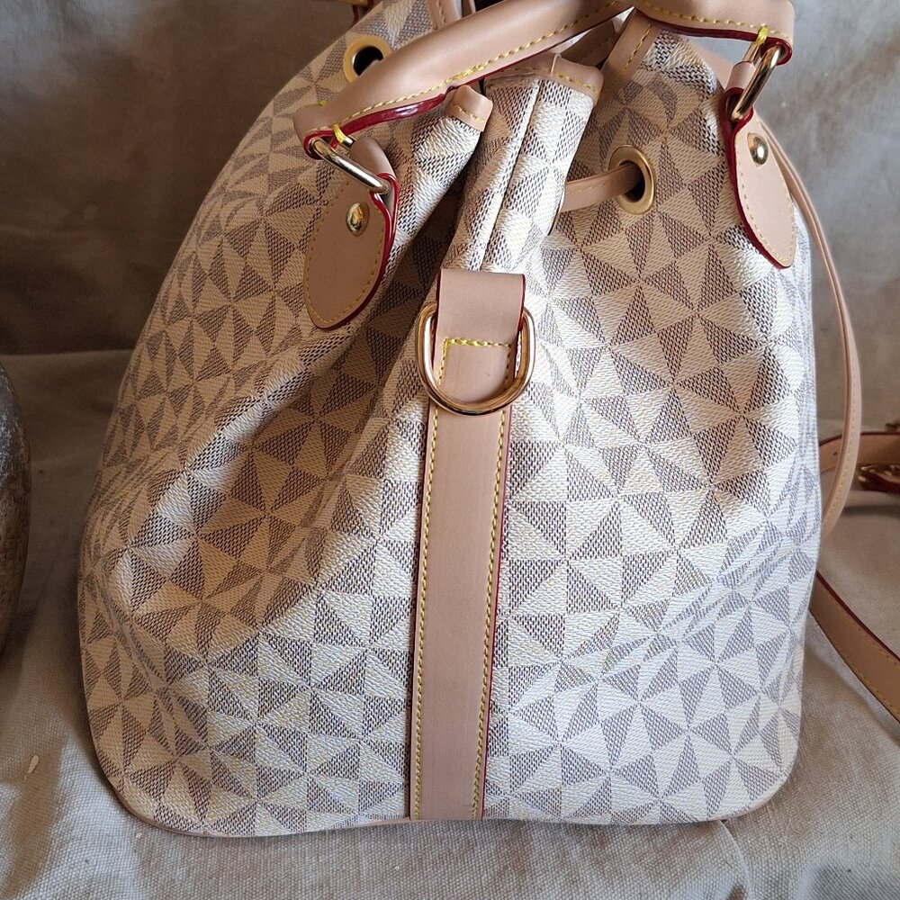Purse - Picture 5 of 10
